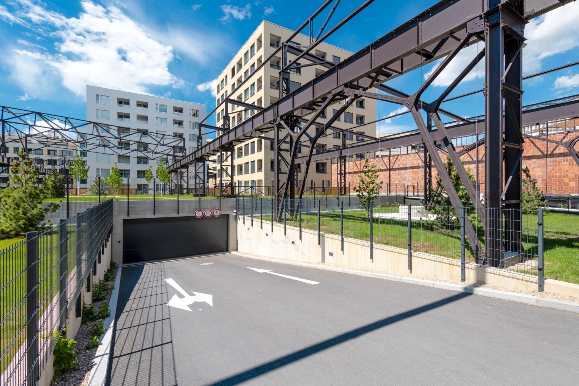 Ferienwohnung Bright 2Br - 4Th Floor, Balcony, Free Parking By Gravity Prag Exterior foto