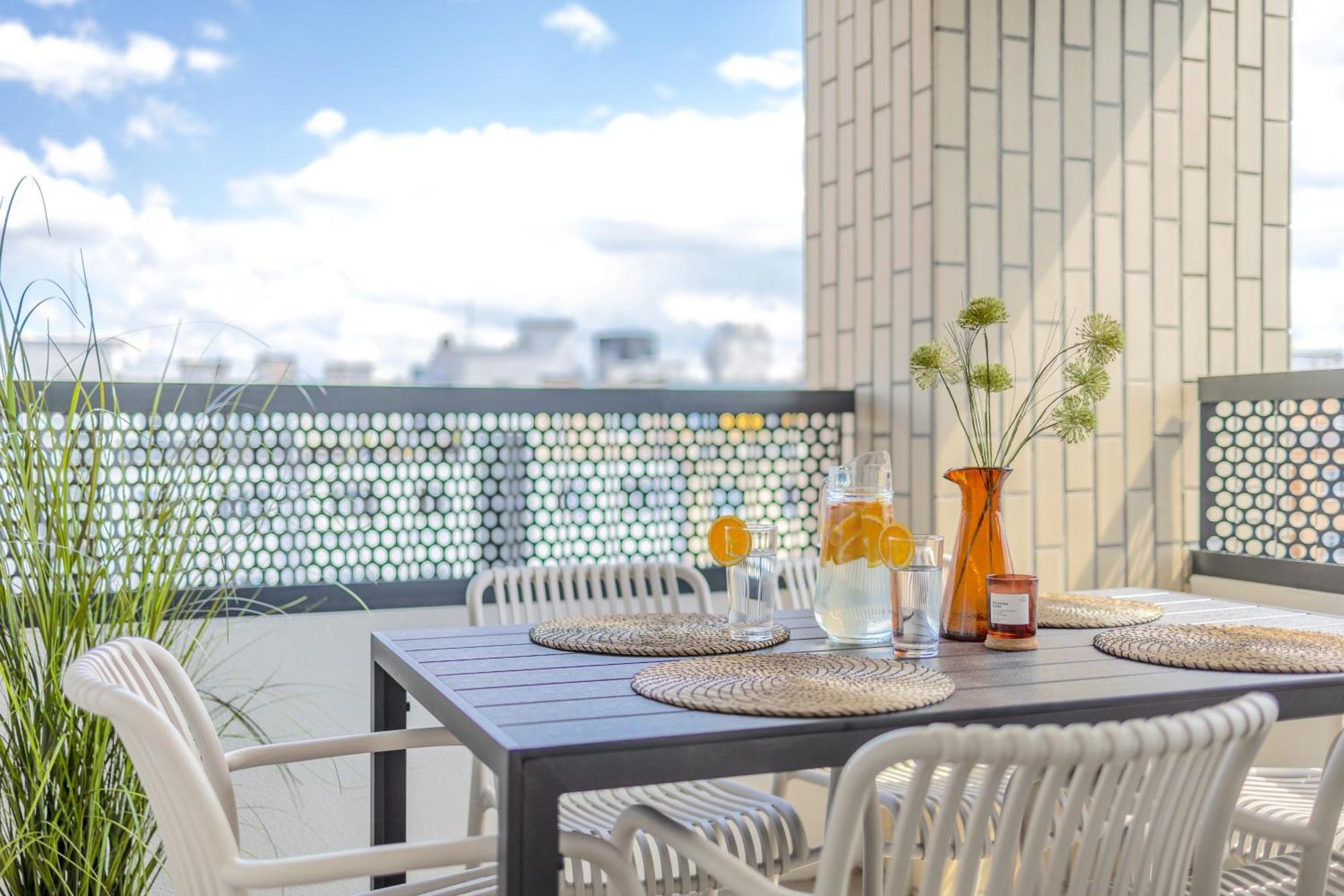 Ferienwohnung Bright 2Br - 4Th Floor, Balcony, Free Parking By Gravity Prag Exterior foto