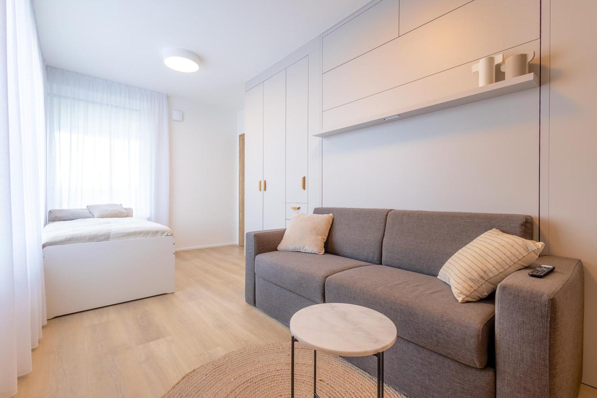 Ferienwohnung Bright 2Br - 4Th Floor, Balcony, Free Parking By Gravity Prag Exterior foto