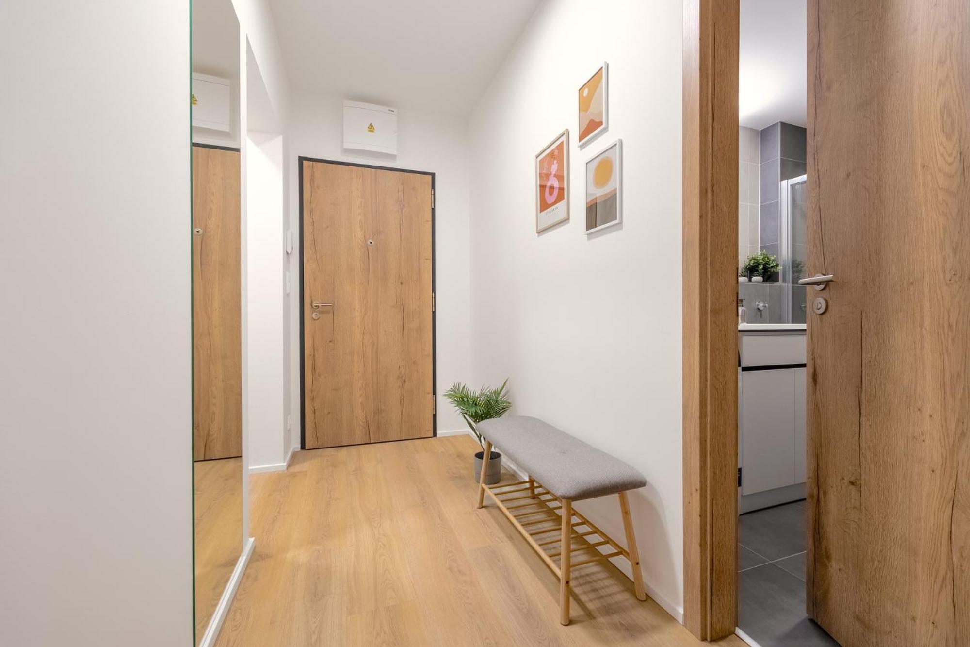 Ferienwohnung Bright 2Br - 4Th Floor, Balcony, Free Parking By Gravity Prag Exterior foto