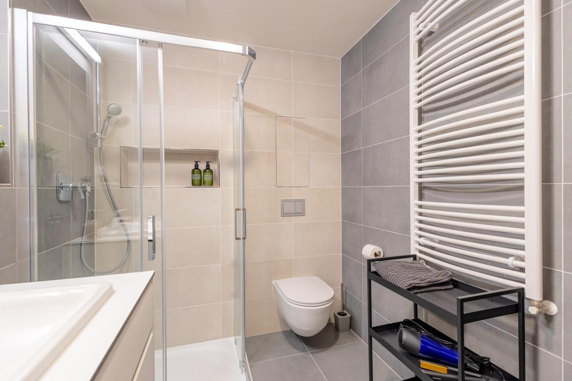 Ferienwohnung Bright 2Br - 4Th Floor, Balcony, Free Parking By Gravity Prag Exterior foto
