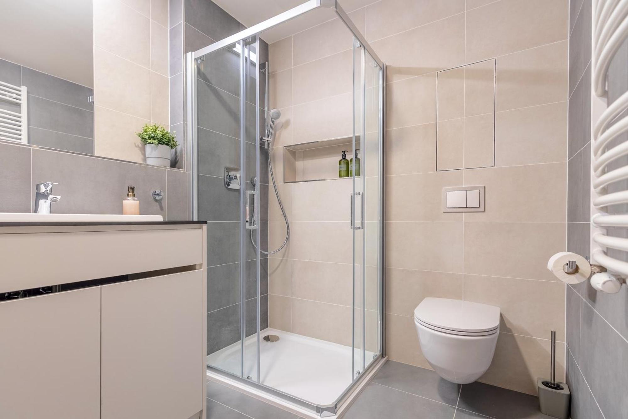 Ferienwohnung Bright 2Br - 4Th Floor, Balcony, Free Parking By Gravity Prag Exterior foto